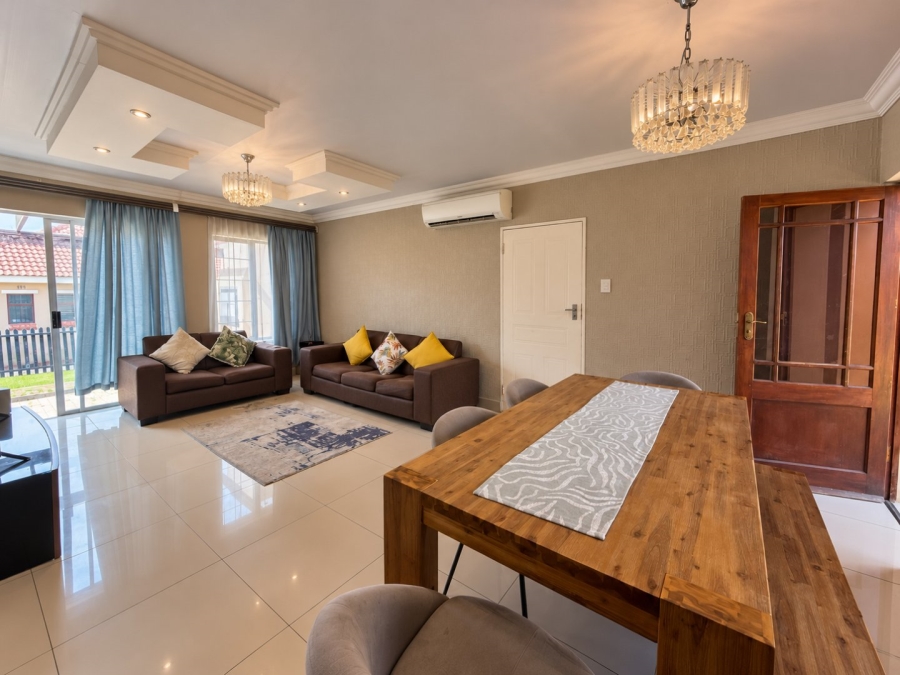 To Let 3 Bedroom Property for Rent in Hillside Free State